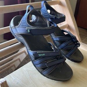 Teva tirra sandal. Women’s size 10. Grey/blue color. Velcro straps. Quick dry